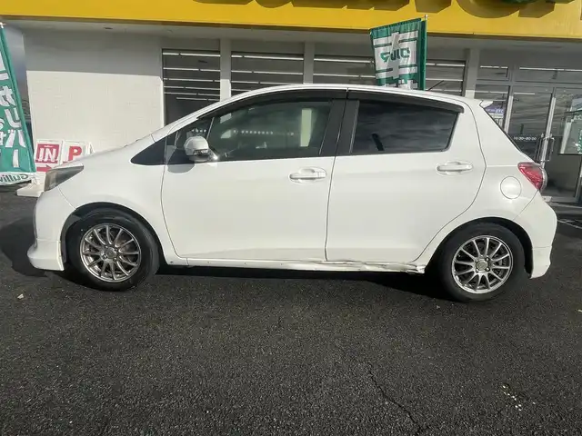 トヨタ ヴィッツ RS 神奈川県 2011(平23)年 11.9万km ホワイトパールクリスタルシャイン パドルシフト/モデリスタエアロ（モデリスタバージョン for RS）/社外ＡＷ１５インチ/純正ナビ（NSZT-W60）/CD/DVD/FM/AM/BT/ワンセグTV/SD/AUX/バックカメラ/ＡＡＣ/ＥＴＣ/キセノンヘッドライト/フォグランプ/オートライト