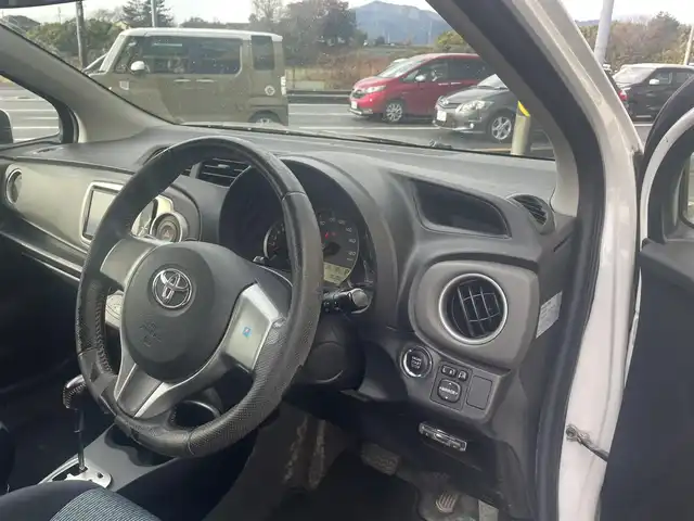 トヨタ ヴィッツ RS 神奈川県 2011(平23)年 11.9万km ホワイトパールクリスタルシャイン パドルシフト/モデリスタエアロ（モデリスタバージョン for RS）/社外ＡＷ１５インチ/純正ナビ（NSZT-W60）/CD/DVD/FM/AM/BT/ワンセグTV/SD/AUX/バックカメラ/ＡＡＣ/ＥＴＣ/キセノンヘッドライト/フォグランプ/オートライト