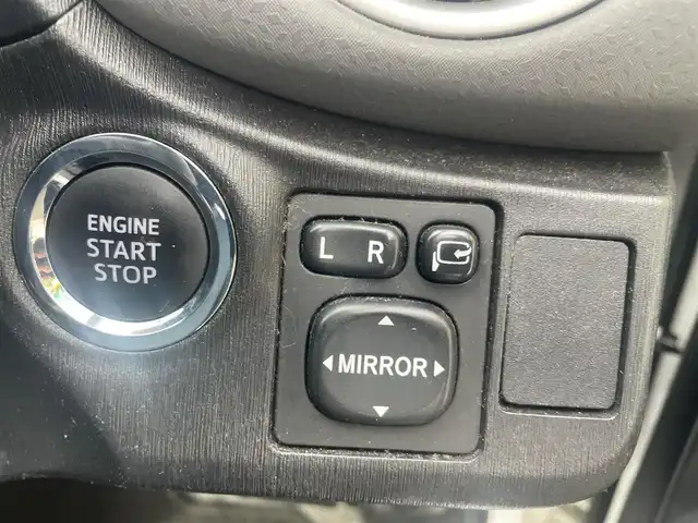 トヨタ ヴィッツ RS 神奈川県 2011(平23)年 11.9万km ホワイトパールクリスタルシャイン パドルシフト/モデリスタエアロ（モデリスタバージョン for RS）/社外ＡＷ１５インチ/純正ナビ（NSZT-W60）/CD/DVD/FM/AM/BT/ワンセグTV/SD/AUX/バックカメラ/ＡＡＣ/ＥＴＣ/キセノンヘッドライト/フォグランプ/オートライト