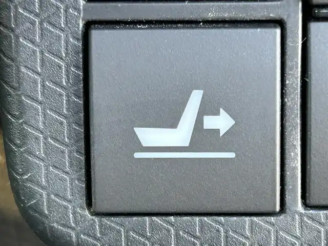 ダイハツ タント カスタム RS セレクション 岡山県 2020(令2)年 4.2万km ブラックマイカメタリック 登録時走行距離41756km/純正9インチナビ/フルセグTV(AM/FM/CD/DVD/Bluetooth)/バックカメラ/両側パワースライドドア/ETC/ドライブレコーダー/スマートアシスト3/・コーナーセンサー/・衝突回避支援ブレーキ機能/・レーダークルーズコントロール/・レーンキープコントロール/・オートマチックハイビーム/D/N席シートヒーター/LEDヘッドライト/USB入力端子/プッシュスタート/スマートキー/純正フロアマット/15インチ純正AW