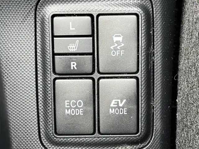 トヨタ アクア G 奈良県 2015(平27)年 2.8万km ダークバイオレットマイカメタリック 純正ナビ（NSZT-W64）/（フルセグ/BT/CD/DVD）/レーダークルーズコントロール/バックカメラ/前席シートヒーター/オートライト/電動格納ミラー/LEDヘッドライト/ETC/純正15インチAW/保証書/取り扱説明書/スペアキーX1