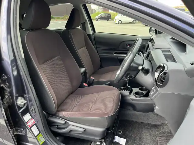 トヨタ アクア G 奈良県 2015(平27)年 2.8万km ダークバイオレットマイカメタリック 純正ナビ（NSZT-W64）/（フルセグ/BT/CD/DVD）/レーダークルーズコントロール/バックカメラ/前席シートヒーター/オートライト/電動格納ミラー/LEDヘッドライト/ETC/純正15インチAW/保証書/取り扱説明書/スペアキーX1