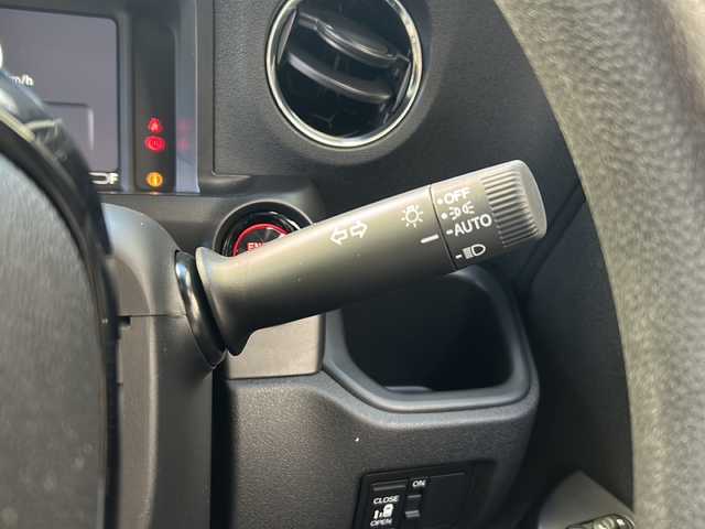 ホンダ Ｎ ＢＯＸ カスタム 広島県 2025(令7)年 0.1万km クリスタルブラックパール Honda SENSING/●衝突軽減ブレーキ（CMBS）/●先行車発進お知らせ機能/●歩行者事故低減ステアリング/●路外逸脱抑制機能/●標識認識機能/●渋滞追従機能付アダプティブクルーズコントロール（ACC）/●車線維持支援システム（LKAS）/●誤発進抑制機能/●後方誤発進抑制機能/●近距離衝突軽減ブレーキ/●急アクセル抑制機能/●パーキングセンサーシステム/●オートハイビーム/ダイレクトプロジェクション式フルLEDヘッドライト/シーケンシャルターンランプ/片側パワースライドドア/ナビ装着用スペシャルパッケージ/シートヒーター（D/N）/フロントシートアームレスト（運転席）/オートリトラミラー/スマートキー/プッシュスタート/ロールサンシェード/フルエアコン/W+サイド+カーテンエアバッグ/電子制御パーキングブレーキ/オートブレーキホールド機能/360°スーパーUV・IRカット パッケージ/エマージェンシーストップシグナル/トリコットシート（ブラック）/14インチアルミホイール（シャークグレー塗装＋切削）