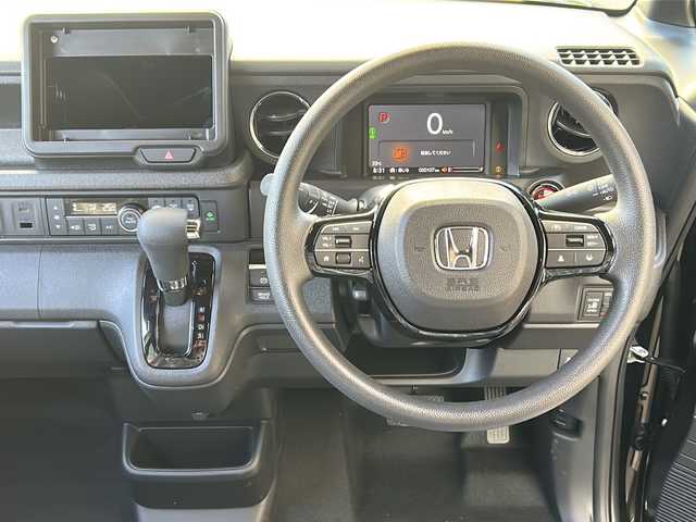 ホンダ Ｎ ＢＯＸ カスタム 広島県 2025(令7)年 0.1万km クリスタルブラックパール Honda SENSING/●衝突軽減ブレーキ（CMBS）/●先行車発進お知らせ機能/●歩行者事故低減ステアリング/●路外逸脱抑制機能/●標識認識機能/●渋滞追従機能付アダプティブクルーズコントロール（ACC）/●車線維持支援システム（LKAS）/●誤発進抑制機能/●後方誤発進抑制機能/●近距離衝突軽減ブレーキ/●急アクセル抑制機能/●パーキングセンサーシステム/●オートハイビーム/ダイレクトプロジェクション式フルLEDヘッドライト/シーケンシャルターンランプ/片側パワースライドドア/ナビ装着用スペシャルパッケージ/シートヒーター（D/N）/フロントシートアームレスト（運転席）/オートリトラミラー/スマートキー/プッシュスタート/ロールサンシェード/フルエアコン/W+サイド+カーテンエアバッグ/電子制御パーキングブレーキ/オートブレーキホールド機能/360°スーパーUV・IRカット パッケージ/エマージェンシーストップシグナル/トリコットシート（ブラック）/14インチアルミホイール（シャークグレー塗装＋切削）