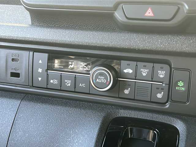 ホンダ Ｎ ＢＯＸ カスタム 広島県 2025(令7)年 0.1万km クリスタルブラックパール Honda SENSING/●衝突軽減ブレーキ（CMBS）/●先行車発進お知らせ機能/●歩行者事故低減ステアリング/●路外逸脱抑制機能/●標識認識機能/●渋滞追従機能付アダプティブクルーズコントロール（ACC）/●車線維持支援システム（LKAS）/●誤発進抑制機能/●後方誤発進抑制機能/●近距離衝突軽減ブレーキ/●急アクセル抑制機能/●パーキングセンサーシステム/●オートハイビーム/ダイレクトプロジェクション式フルLEDヘッドライト/シーケンシャルターンランプ/片側パワースライドドア/ナビ装着用スペシャルパッケージ/シートヒーター（D/N）/フロントシートアームレスト（運転席）/オートリトラミラー/スマートキー/プッシュスタート/ロールサンシェード/フルエアコン/W+サイド+カーテンエアバッグ/電子制御パーキングブレーキ/オートブレーキホールド機能/360°スーパーUV・IRカット パッケージ/エマージェンシーストップシグナル/トリコットシート（ブラック）/14インチアルミホイール（シャークグレー塗装＋切削）