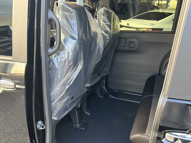 ホンダ Ｎ ＢＯＸ カスタム 広島県 2025(令7)年 0.1万km クリスタルブラックパール Honda SENSING/●衝突軽減ブレーキ（CMBS）/●先行車発進お知らせ機能/●歩行者事故低減ステアリング/●路外逸脱抑制機能/●標識認識機能/●渋滞追従機能付アダプティブクルーズコントロール（ACC）/●車線維持支援システム（LKAS）/●誤発進抑制機能/●後方誤発進抑制機能/●近距離衝突軽減ブレーキ/●急アクセル抑制機能/●パーキングセンサーシステム/●オートハイビーム/ダイレクトプロジェクション式フルLEDヘッドライト/シーケンシャルターンランプ/片側パワースライドドア/ナビ装着用スペシャルパッケージ/シートヒーター（D/N）/フロントシートアームレスト（運転席）/オートリトラミラー/スマートキー/プッシュスタート/ロールサンシェード/フルエアコン/W+サイド+カーテンエアバッグ/電子制御パーキングブレーキ/オートブレーキホールド機能/360°スーパーUV・IRカット パッケージ/エマージェンシーストップシグナル/トリコットシート（ブラック）/14インチアルミホイール（シャークグレー塗装＋切削）