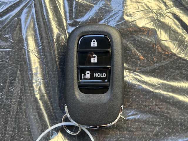 ホンダ Ｎ ＢＯＸ カスタム 広島県 2025(令7)年 0.1万km クリスタルブラックパール Honda SENSING/●衝突軽減ブレーキ（CMBS）/●先行車発進お知らせ機能/●歩行者事故低減ステアリング/●路外逸脱抑制機能/●標識認識機能/●渋滞追従機能付アダプティブクルーズコントロール（ACC）/●車線維持支援システム（LKAS）/●誤発進抑制機能/●後方誤発進抑制機能/●近距離衝突軽減ブレーキ/●急アクセル抑制機能/●パーキングセンサーシステム/●オートハイビーム/ダイレクトプロジェクション式フルLEDヘッドライト/シーケンシャルターンランプ/片側パワースライドドア/ナビ装着用スペシャルパッケージ/シートヒーター（D/N）/フロントシートアームレスト（運転席）/オートリトラミラー/スマートキー/プッシュスタート/ロールサンシェード/フルエアコン/W+サイド+カーテンエアバッグ/電子制御パーキングブレーキ/オートブレーキホールド機能/360°スーパーUV・IRカット パッケージ/エマージェンシーストップシグナル/トリコットシート（ブラック）/14インチアルミホイール（シャークグレー塗装＋切削）