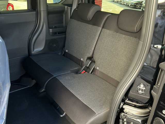 ホンダ Ｎ ＢＯＸ カスタム 広島県 2025(令7)年 0.1万km クリスタルブラックパール Honda SENSING/●衝突軽減ブレーキ（CMBS）/●先行車発進お知らせ機能/●歩行者事故低減ステアリング/●路外逸脱抑制機能/●標識認識機能/●渋滞追従機能付アダプティブクルーズコントロール（ACC）/●車線維持支援システム（LKAS）/●誤発進抑制機能/●後方誤発進抑制機能/●近距離衝突軽減ブレーキ/●急アクセル抑制機能/●パーキングセンサーシステム/●オートハイビーム/ダイレクトプロジェクション式フルLEDヘッドライト/シーケンシャルターンランプ/片側パワースライドドア/ナビ装着用スペシャルパッケージ/シートヒーター（D/N）/フロントシートアームレスト（運転席）/オートリトラミラー/スマートキー/プッシュスタート/ロールサンシェード/フルエアコン/W+サイド+カーテンエアバッグ/電子制御パーキングブレーキ/オートブレーキホールド機能/360°スーパーUV・IRカット パッケージ/エマージェンシーストップシグナル/トリコットシート（ブラック）/14インチアルミホイール（シャークグレー塗装＋切削）