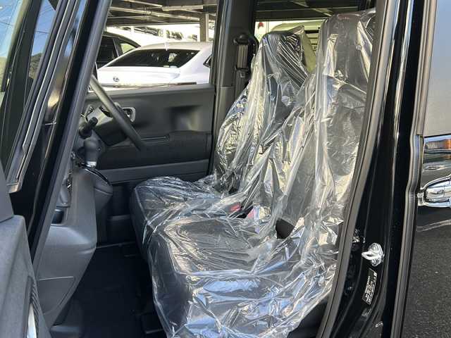 ホンダ Ｎ ＢＯＸ カスタム 広島県 2025(令7)年 0.1万km クリスタルブラックパール Honda SENSING/●衝突軽減ブレーキ（CMBS）/●先行車発進お知らせ機能/●歩行者事故低減ステアリング/●路外逸脱抑制機能/●標識認識機能/●渋滞追従機能付アダプティブクルーズコントロール（ACC）/●車線維持支援システム（LKAS）/●誤発進抑制機能/●後方誤発進抑制機能/●近距離衝突軽減ブレーキ/●急アクセル抑制機能/●パーキングセンサーシステム/●オートハイビーム/ダイレクトプロジェクション式フルLEDヘッドライト/シーケンシャルターンランプ/片側パワースライドドア/ナビ装着用スペシャルパッケージ/シートヒーター（D/N）/フロントシートアームレスト（運転席）/オートリトラミラー/スマートキー/プッシュスタート/ロールサンシェード/フルエアコン/W+サイド+カーテンエアバッグ/電子制御パーキングブレーキ/オートブレーキホールド機能/360°スーパーUV・IRカット パッケージ/エマージェンシーストップシグナル/トリコットシート（ブラック）/14インチアルミホイール（シャークグレー塗装＋切削）