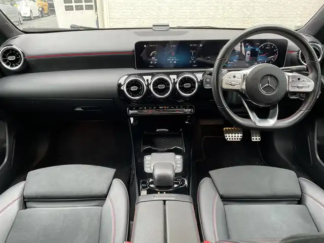 メルセデス・ベンツ Ａ１８０ スタイル AMGライン 静岡県 2020(令2)年 2.8万km コスモスブラック 純正ナビ/フルセグTV/BT/USB/バックカメラ/ハーフレザーシート/前席メモリー付パワーシート/前席シートヒーター /前後ドライブレコーダー/衝突軽減ブレーキ/レーンキープアシスト/アテンションアシスト/クリアランスソナー/ブラインドスポットモニター/レーダークルーズコントロール/パドルシフト/ステアリングスイッチ/LEDヘッドライト/純正18インチAW/スマートキー×2/保証書/取扱説明書