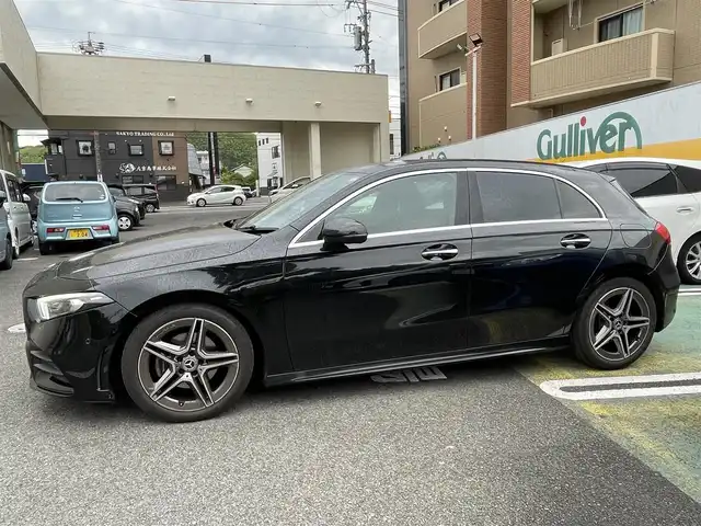 メルセデス・ベンツ Ａ１８０ スタイル AMGライン 静岡県 2020(令2)年 2.8万km コスモスブラック 純正ナビ/フルセグTV/BT/USB/バックカメラ/ハーフレザーシート/前席メモリー付パワーシート/前席シートヒーター /前後ドライブレコーダー/衝突軽減ブレーキ/レーンキープアシスト/アテンションアシスト/クリアランスソナー/ブラインドスポットモニター/レーダークルーズコントロール/パドルシフト/ステアリングスイッチ/LEDヘッドライト/純正18インチAW/スマートキー×2/保証書/取扱説明書