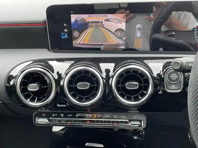 メルセデス・ベンツ Ａ１８０ スタイル AMGライン 静岡県 2020(令2)年 2.8万km コスモスブラック 純正ナビ/フルセグTV/BT/USB/バックカメラ/ハーフレザーシート/前席メモリー付パワーシート/前席シートヒーター /前後ドライブレコーダー/衝突軽減ブレーキ/レーンキープアシスト/アテンションアシスト/クリアランスソナー/ブラインドスポットモニター/レーダークルーズコントロール/パドルシフト/ステアリングスイッチ/LEDヘッドライト/純正18インチAW/スマートキー×2/保証書/取扱説明書
