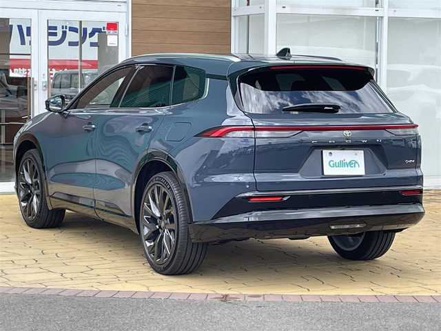 トヨタ クラウン エステート Z 宮崎県 2025(令7)年 0.1万km未満 マッシブグレー 4WD/パノラマルーフ/純正12.3型ディスプレイオーディオプラス/　(コネクティッドナビ対応)/フルセグTV/ハンズフリーパワーバックドア/パノラミックビューモニター/ビルトインETC2.0/レーダークルーズコントロール/クリアランスソナー/セーフティセンス/・プリクラッシュセーフティ/・フロントクロストラフィックアラート/・レーントレーシングアシスト/・ロードサインアシスト/・プロアクティブドライビングアシスト/・発進遅れ告知機能/・緊急時操舵支援/・レーンチェンジアシスト/・レーンディパーチャーアラート/・アダプティブハイビームシステム/・ドライバー異常時対応システム/トヨタチームメイト/パーキングサポートブレーキ/ブラインドスポットモニター/デジタルインナーミラー/LEDヘッドランプ/本革巻きステアリング/ステアリングヒーター/パドルシフト/ドライバーモニターカメラ/ブラック革シート/前席パワーシート/前席シートヒーター/ベンチレーション/運転席ドライビングポジションシステム/純正21インチアルミホイール/スマートエントリー/スタートシステム/禁煙車