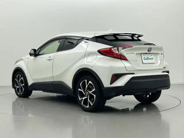 トヨタ Ｃ－ＨＲ G 熊本県 2017(平29)年 10.9万km ホワイトパールクリスタルシャイン 純正ナビNSZT-W66T（ＤＶＤ・フルセグ・ＢＴ・ＳＤ・ＵＳＢ）/バックカメラ　/社外前方ドライブレコーダーDC-DR651　/ビルトインＥＴＣ　/前後クリアランスソナー　/衝突軽減ブレーキ　/レーンキープアシスト　/横滑り防止　/ブラインドスポットモニター/純正フロアマット/純正１８インチAW/オートライト/オートマチックハイビーム/LEDヘッドライト/フォグランプ/スマートキー/プッシュスタート/スペアキー
