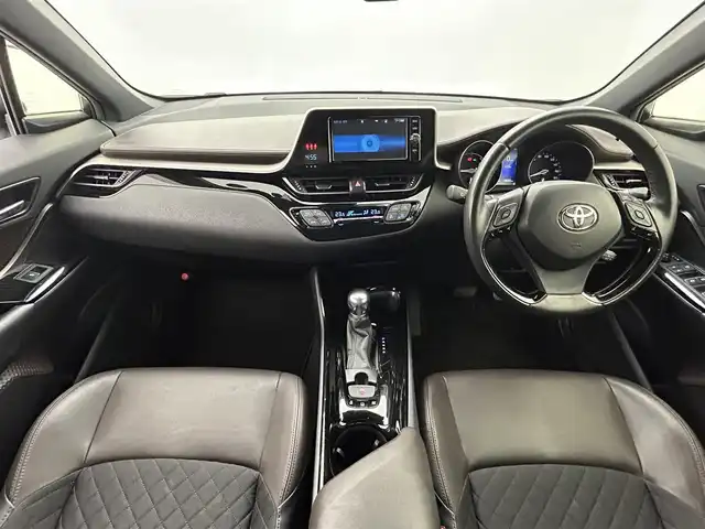 トヨタ Ｃ－ＨＲ G 熊本県 2017(平29)年 10.9万km ホワイトパールクリスタルシャイン 純正ナビNSZT-W66T（ＤＶＤ・フルセグ・ＢＴ・ＳＤ・ＵＳＢ）/バックカメラ　/社外前方ドライブレコーダーDC-DR651　/ビルトインＥＴＣ　/前後クリアランスソナー　/衝突軽減ブレーキ　/レーンキープアシスト　/横滑り防止　/ブラインドスポットモニター/純正フロアマット/純正１８インチAW/オートライト/オートマチックハイビーム/LEDヘッドライト/フォグランプ/スマートキー/プッシュスタート/スペアキー