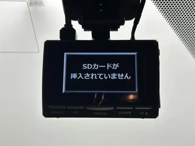 トヨタ Ｃ－ＨＲ G 熊本県 2017(平29)年 10.9万km ホワイトパールクリスタルシャイン 純正ナビNSZT-W66T（ＤＶＤ・フルセグ・ＢＴ・ＳＤ・ＵＳＢ）/バックカメラ　/社外前方ドライブレコーダーDC-DR651　/ビルトインＥＴＣ　/前後クリアランスソナー　/衝突軽減ブレーキ　/レーンキープアシスト　/横滑り防止　/ブラインドスポットモニター/純正フロアマット/純正１８インチAW/オートライト/オートマチックハイビーム/LEDヘッドライト/フォグランプ/スマートキー/プッシュスタート/スペアキー