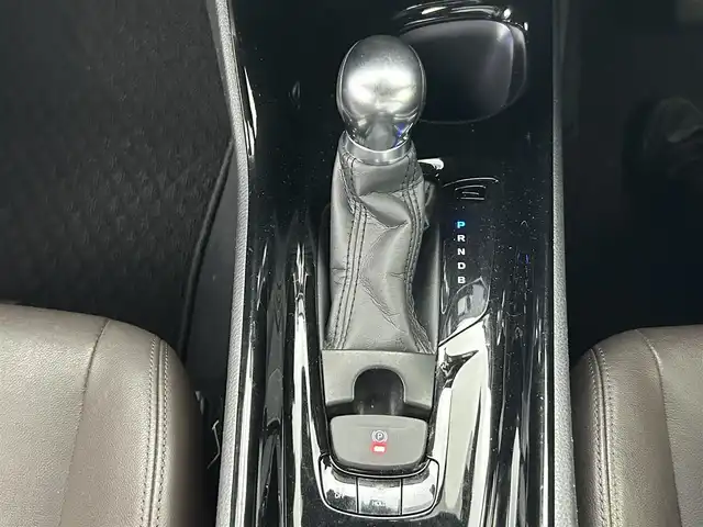 トヨタ Ｃ－ＨＲ G 熊本県 2017(平29)年 10.9万km ホワイトパールクリスタルシャイン 純正ナビNSZT-W66T（ＤＶＤ・フルセグ・ＢＴ・ＳＤ・ＵＳＢ）/バックカメラ　/社外前方ドライブレコーダーDC-DR651　/ビルトインＥＴＣ　/前後クリアランスソナー　/衝突軽減ブレーキ　/レーンキープアシスト　/横滑り防止　/ブラインドスポットモニター/純正フロアマット/純正１８インチAW/オートライト/オートマチックハイビーム/LEDヘッドライト/フォグランプ/スマートキー/プッシュスタート/スペアキー