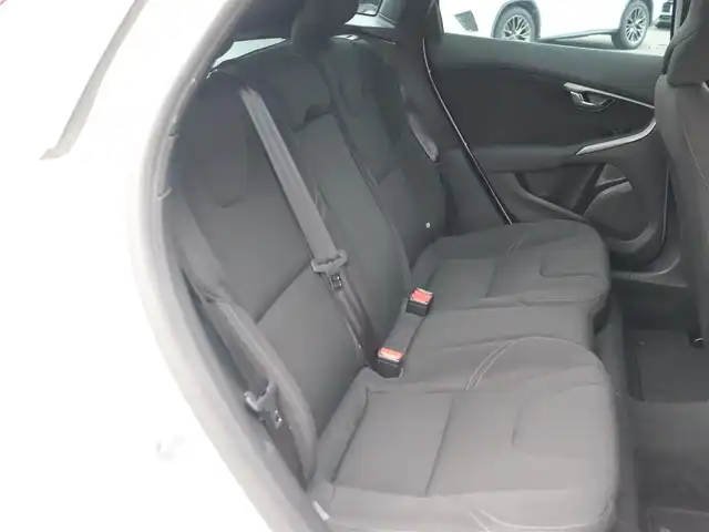 ボルボ Ｖ４０ D4 キネティック 長野県 2018(平30)年 4.1万km アイスホワイト 純正ナビ/バックカメラ/ＡＣＣ/BLIS/衝突軽減ブレーキ/レーンキープアシスト/ブラインドスポットモニター/パークセンサー/純正１６ＡＷ/スマートキー/ＥＴＣ/ドライブレコーダー/ＬＥＤヘッドライト/保証書・取説・スペアキー
