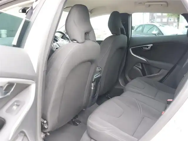 ボルボ Ｖ４０ D4 キネティック 長野県 2018(平30)年 4.1万km アイスホワイト 純正ナビ/バックカメラ/ＡＣＣ/BLIS/衝突軽減ブレーキ/レーンキープアシスト/ブラインドスポットモニター/パークセンサー/純正１６ＡＷ/スマートキー/ＥＴＣ/ドライブレコーダー/ＬＥＤヘッドライト/保証書・取説・スペアキー