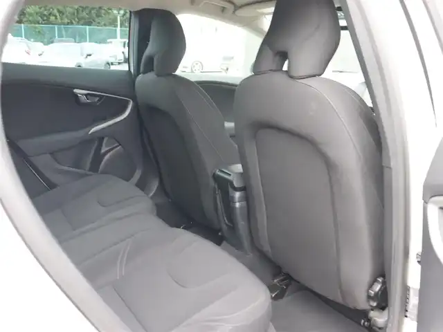 ボルボ Ｖ４０ D4 キネティック 長野県 2018(平30)年 4.1万km アイスホワイト 純正ナビ/バックカメラ/ＡＣＣ/BLIS/衝突軽減ブレーキ/レーンキープアシスト/ブラインドスポットモニター/パークセンサー/純正１６ＡＷ/スマートキー/ＥＴＣ/ドライブレコーダー/ＬＥＤヘッドライト/保証書・取説・スペアキー