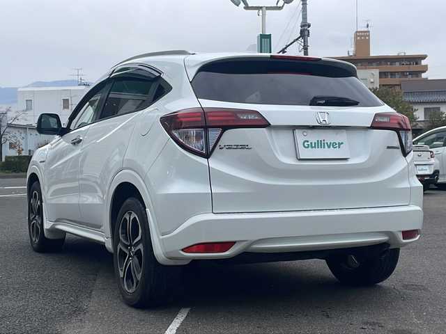 ホンダ ヴェゼル ハイブリッド Z 福島県 2014(平26)年 8.2万km ホワイトオーキッドパール 純正ナビゲーション/・フルセグTV/BT/CD/DVD/USB/HDMI/iPod/FM/AM/・バックカメラ/・前後ドライブレコーダー/・ビルトインETC/ハーフレザーシート/・シートヒーター/革張りステアリング/・ステアリングリモコン/・パドルシフト/クルーズコントロール/電子パーキング/・オートブレーキホールド/横滑り防止装置/プッシュスタート/・スマートキー/電動格納ミラー/・ウィンカーミラー/LEDヘッドライト/・オートライト/・フォグランプ/純正フロアマット/ドアバイザー/ルーフレール