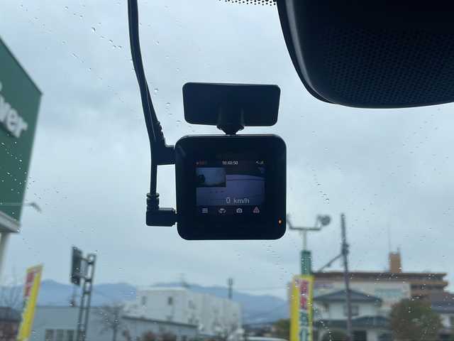 ホンダ ヴェゼル ハイブリッド Z 福島県 2014(平26)年 8.2万km ホワイトオーキッドパール 純正ナビゲーション/・フルセグTV/BT/CD/DVD/USB/HDMI/iPod/FM/AM/・バックカメラ/・前後ドライブレコーダー/・ビルトインETC/ハーフレザーシート/・シートヒーター/革張りステアリング/・ステアリングリモコン/・パドルシフト/クルーズコントロール/電子パーキング/・オートブレーキホールド/横滑り防止装置/プッシュスタート/・スマートキー/電動格納ミラー/・ウィンカーミラー/LEDヘッドライト/・オートライト/・フォグランプ/純正フロアマット/ドアバイザー/ルーフレール