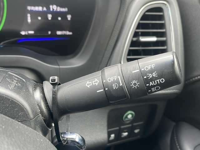 ホンダ ヴェゼル ハイブリッド Z 福島県 2014(平26)年 8.2万km ホワイトオーキッドパール 純正ナビゲーション/・フルセグTV/BT/CD/DVD/USB/HDMI/iPod/FM/AM/・バックカメラ/・前後ドライブレコーダー/・ビルトインETC/ハーフレザーシート/・シートヒーター/革張りステアリング/・ステアリングリモコン/・パドルシフト/クルーズコントロール/電子パーキング/・オートブレーキホールド/横滑り防止装置/プッシュスタート/・スマートキー/電動格納ミラー/・ウィンカーミラー/LEDヘッドライト/・オートライト/・フォグランプ/純正フロアマット/ドアバイザー/ルーフレール