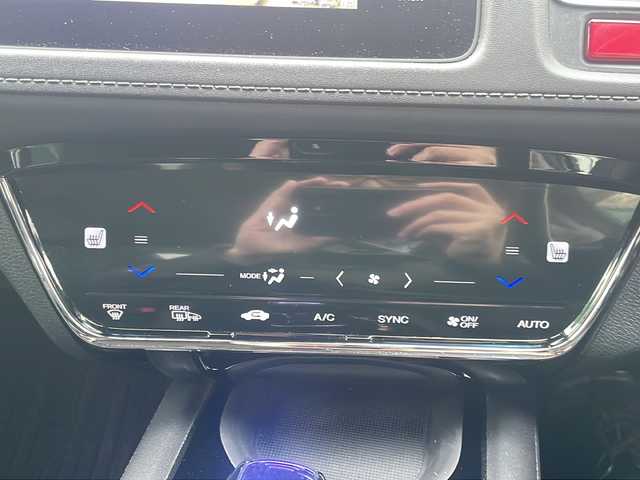 ホンダ ヴェゼル ハイブリッド Z 福島県 2014(平26)年 8.2万km ホワイトオーキッドパール 純正ナビゲーション/・フルセグTV/BT/CD/DVD/USB/HDMI/iPod/FM/AM/・バックカメラ/・前後ドライブレコーダー/・ビルトインETC/ハーフレザーシート/・シートヒーター/革張りステアリング/・ステアリングリモコン/・パドルシフト/クルーズコントロール/電子パーキング/・オートブレーキホールド/横滑り防止装置/プッシュスタート/・スマートキー/電動格納ミラー/・ウィンカーミラー/LEDヘッドライト/・オートライト/・フォグランプ/純正フロアマット/ドアバイザー/ルーフレール