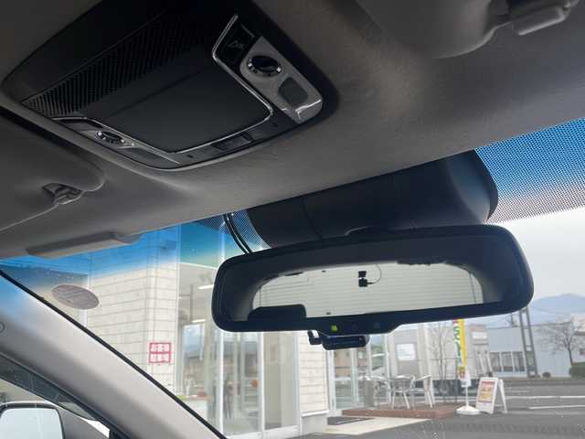 ホンダ ヴェゼル ハイブリッド Z 福島県 2014(平26)年 8.2万km ホワイトオーキッドパール 純正ナビゲーション/・フルセグTV/BT/CD/DVD/USB/HDMI/iPod/FM/AM/・バックカメラ/・前後ドライブレコーダー/・ビルトインETC/ハーフレザーシート/・シートヒーター/革張りステアリング/・ステアリングリモコン/・パドルシフト/クルーズコントロール/電子パーキング/・オートブレーキホールド/横滑り防止装置/プッシュスタート/・スマートキー/電動格納ミラー/・ウィンカーミラー/LEDヘッドライト/・オートライト/・フォグランプ/純正フロアマット/ドアバイザー/ルーフレール