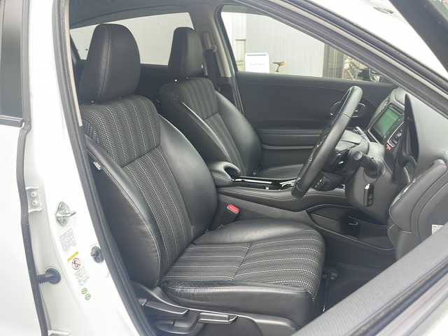 ホンダ ヴェゼル ハイブリッド Z 福島県 2014(平26)年 8.2万km ホワイトオーキッドパール 純正ナビゲーション/・フルセグTV/BT/CD/DVD/USB/HDMI/iPod/FM/AM/・バックカメラ/・前後ドライブレコーダー/・ビルトインETC/ハーフレザーシート/・シートヒーター/革張りステアリング/・ステアリングリモコン/・パドルシフト/クルーズコントロール/電子パーキング/・オートブレーキホールド/横滑り防止装置/プッシュスタート/・スマートキー/電動格納ミラー/・ウィンカーミラー/LEDヘッドライト/・オートライト/・フォグランプ/純正フロアマット/ドアバイザー/ルーフレール