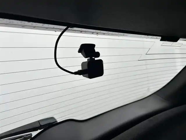 ホンダ ヴェゼル ハイブリッド Z 福島県 2014(平26)年 8.2万km ホワイトオーキッドパール 純正ナビゲーション/・フルセグTV/BT/CD/DVD/USB/HDMI/iPod/FM/AM/・バックカメラ/・前後ドライブレコーダー/・ビルトインETC/ハーフレザーシート/・シートヒーター/革張りステアリング/・ステアリングリモコン/・パドルシフト/クルーズコントロール/電子パーキング/・オートブレーキホールド/横滑り防止装置/プッシュスタート/・スマートキー/電動格納ミラー/・ウィンカーミラー/LEDヘッドライト/・オートライト/・フォグランプ/純正フロアマット/ドアバイザー/ルーフレール