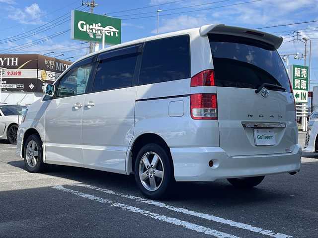トヨタ ノア S 徳島県 2004(平16)年 2.3万km ホワイトパールマイカ 社外ナビ　AVIC-RW712/（DISC/SD/フルセグ/BT/）/バックカメラ/前方ドライブレコーダー　ZDR035/純正15インチアルミホイール/両側電動スライドドア/ハーフレザーシート/純正フロアマット/キセノンヘッドライト/リモコンキー/スペアキー/フェンダーポール/盗難防止装置/ダブルエアバック/新車時保証書