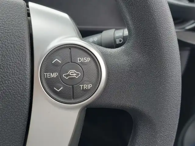 トヨタ アクア S 東京都 2015(平27)年 7.5万km ブラックマイカ 純正ナビ/フルセグTV/バックカメラ/シートヒーター/LEDヘッドライト/ボディ同色リアナンバープレートガーニッシュ/リアスポイラー/175/65R15タイヤ/15インチフルホイールキャップ/アブソーバーガラス/リアワイパー/ブルーブラック塗装インパネ加飾/ブルーブラックアクセント/ピアノブラックエアコ吹き出し口加飾/デジタメーター/シルバー加飾付ウレタン製ステアリングホイール/チルト/テレスコピックステアリング/メッキ加飾/ブルーオーナメント付ウレタン製シフトノブ/無塗装シフトパネル/SRSエアバッグ（運転席/助手席）/オートエアコン/ピアノブラックセンターパネル/パワーウィンドウ（フロント/リア）/ブルーブラックアクセント付無塗装パワーウインドウスイッチベース/無塗装インサイドドアハンドル/バニティミラー（運転席/助手席）/アシストグリップ（リア）/コートフック（リア）/ブルーブラック/ブラックツートーンファブリックシート/シートリフター/上下調整式ヘッドレスト（フロント）/シートバックポケット（助手席）/6：4分割可倒式シート（リア）/スマートキー