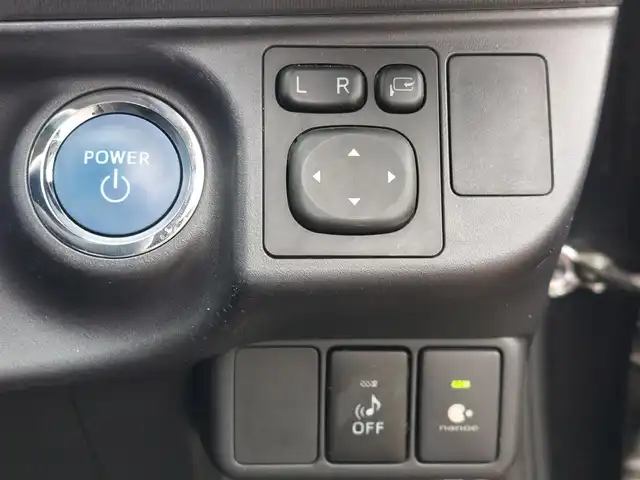 トヨタ アクア S 東京都 2015(平27)年 7.5万km ブラックマイカ 純正ナビ/フルセグTV/バックカメラ/シートヒーター/LEDヘッドライト/ボディ同色リアナンバープレートガーニッシュ/リアスポイラー/175/65R15タイヤ/15インチフルホイールキャップ/アブソーバーガラス/リアワイパー/ブルーブラック塗装インパネ加飾/ブルーブラックアクセント/ピアノブラックエアコ吹き出し口加飾/デジタメーター/シルバー加飾付ウレタン製ステアリングホイール/チルト/テレスコピックステアリング/メッキ加飾/ブルーオーナメント付ウレタン製シフトノブ/無塗装シフトパネル/SRSエアバッグ（運転席/助手席）/オートエアコン/ピアノブラックセンターパネル/パワーウィンドウ（フロント/リア）/ブルーブラックアクセント付無塗装パワーウインドウスイッチベース/無塗装インサイドドアハンドル/バニティミラー（運転席/助手席）/アシストグリップ（リア）/コートフック（リア）/ブルーブラック/ブラックツートーンファブリックシート/シートリフター/上下調整式ヘッドレスト（フロント）/シートバックポケット（助手席）/6：4分割可倒式シート（リア）/スマートキー