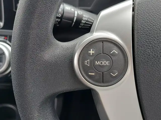 トヨタ アクア S 東京都 2015(平27)年 7.5万km ブラックマイカ 純正ナビ/フルセグTV/バックカメラ/シートヒーター/LEDヘッドライト/ボディ同色リアナンバープレートガーニッシュ/リアスポイラー/175/65R15タイヤ/15インチフルホイールキャップ/アブソーバーガラス/リアワイパー/ブルーブラック塗装インパネ加飾/ブルーブラックアクセント/ピアノブラックエアコ吹き出し口加飾/デジタメーター/シルバー加飾付ウレタン製ステアリングホイール/チルト/テレスコピックステアリング/メッキ加飾/ブルーオーナメント付ウレタン製シフトノブ/無塗装シフトパネル/SRSエアバッグ（運転席/助手席）/オートエアコン/ピアノブラックセンターパネル/パワーウィンドウ（フロント/リア）/ブルーブラックアクセント付無塗装パワーウインドウスイッチベース/無塗装インサイドドアハンドル/バニティミラー（運転席/助手席）/アシストグリップ（リア）/コートフック（リア）/ブルーブラック/ブラックツートーンファブリックシート/シートリフター/上下調整式ヘッドレスト（フロント）/シートバックポケット（助手席）/6：4分割可倒式シート（リア）/スマートキー