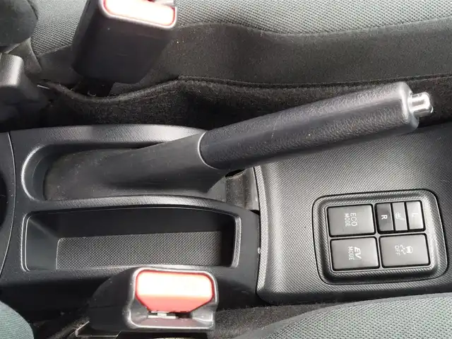 トヨタ アクア S 東京都 2015(平27)年 7.5万km ブラックマイカ 純正ナビ/フルセグTV/バックカメラ/シートヒーター/LEDヘッドライト/ボディ同色リアナンバープレートガーニッシュ/リアスポイラー/175/65R15タイヤ/15インチフルホイールキャップ/アブソーバーガラス/リアワイパー/ブルーブラック塗装インパネ加飾/ブルーブラックアクセント/ピアノブラックエアコ吹き出し口加飾/デジタメーター/シルバー加飾付ウレタン製ステアリングホイール/チルト/テレスコピックステアリング/メッキ加飾/ブルーオーナメント付ウレタン製シフトノブ/無塗装シフトパネル/SRSエアバッグ（運転席/助手席）/オートエアコン/ピアノブラックセンターパネル/パワーウィンドウ（フロント/リア）/ブルーブラックアクセント付無塗装パワーウインドウスイッチベース/無塗装インサイドドアハンドル/バニティミラー（運転席/助手席）/アシストグリップ（リア）/コートフック（リア）/ブルーブラック/ブラックツートーンファブリックシート/シートリフター/上下調整式ヘッドレスト（フロント）/シートバックポケット（助手席）/6：4分割可倒式シート（リア）/スマートキー