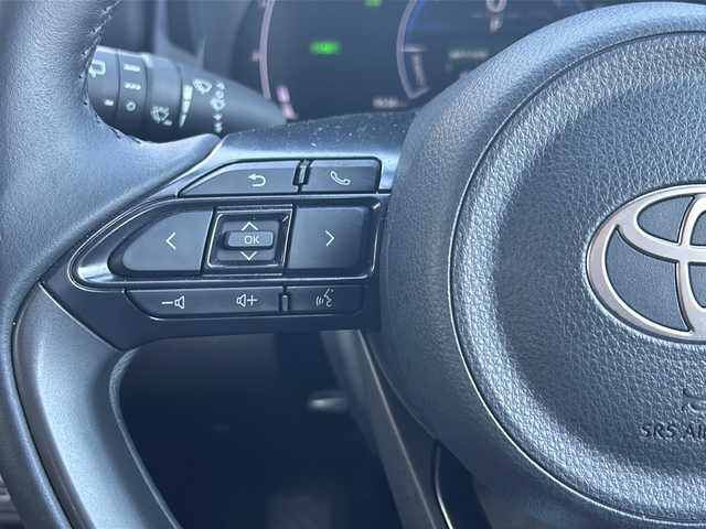 トヨタ ヤリスクロス ハイブリッド Z 鳥取県 2024(令6)年 1万km マッシブグレー Toyota Safety Sense/セーフティ・サポートカーS〈ワイド〉/プリクラッシュセーフティ（歩行者［昼夜］・自転車運転者［昼　夜］・自動二輪車［昼］検知機能付衝突回避支援タイプ／ミリ波レーダー＋単眼カメラ方式）/レーダークルーズコントロール（全車速追従機能付)/パノラミックビューモニター/Toyota純正ナビ/フルセグテレビ/AM/FM、CD/DVD/Bluetooth、iPod/ドアバイザー/プッシュスタート/ETC/ワンオーナー/スタッドレスタイヤ４本付き