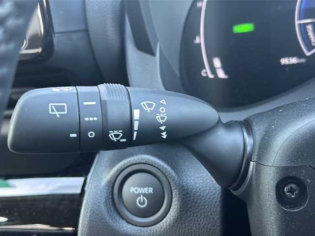 トヨタ ヤリスクロス ハイブリッド Z 鳥取県 2024(令6)年 1万km マッシブグレー Toyota Safety Sense/セーフティ・サポートカーS〈ワイド〉/プリクラッシュセーフティ（歩行者［昼夜］・自転車運転者［昼　夜］・自動二輪車［昼］検知機能付衝突回避支援タイプ／ミリ波レーダー＋単眼カメラ方式）/レーダークルーズコントロール（全車速追従機能付)/パノラミックビューモニター/Toyota純正ナビ/フルセグテレビ/AM/FM、CD/DVD/Bluetooth、iPod/ドアバイザー/プッシュスタート/ETC/ワンオーナー/スタッドレスタイヤ４本付き