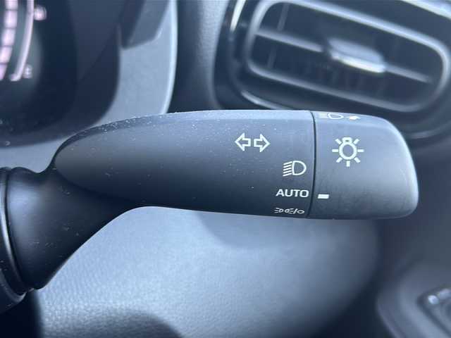 トヨタ ヤリスクロス ハイブリッド Z 鳥取県 2024(令6)年 1万km マッシブグレー Toyota Safety Sense/セーフティ・サポートカーS〈ワイド〉/プリクラッシュセーフティ（歩行者［昼夜］・自転車運転者［昼　夜］・自動二輪車［昼］検知機能付衝突回避支援タイプ／ミリ波レーダー＋単眼カメラ方式）/レーダークルーズコントロール（全車速追従機能付)/パノラミックビューモニター/Toyota純正ナビ/フルセグテレビ/AM/FM、CD/DVD/Bluetooth、iPod/ドアバイザー/プッシュスタート/ETC/ワンオーナー/スタッドレスタイヤ４本付き