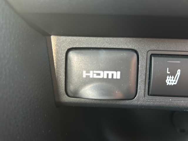 トヨタ ヤリスクロス ハイブリッド Z 鳥取県 2024(令6)年 1万km マッシブグレー Toyota Safety Sense/セーフティ・サポートカーS〈ワイド〉/プリクラッシュセーフティ（歩行者［昼夜］・自転車運転者［昼　夜］・自動二輪車［昼］検知機能付衝突回避支援タイプ／ミリ波レーダー＋単眼カメラ方式）/レーダークルーズコントロール（全車速追従機能付)/パノラミックビューモニター/Toyota純正ナビ/フルセグテレビ/AM/FM、CD/DVD/Bluetooth、iPod/ドアバイザー/プッシュスタート/ETC/ワンオーナー/スタッドレスタイヤ４本付き