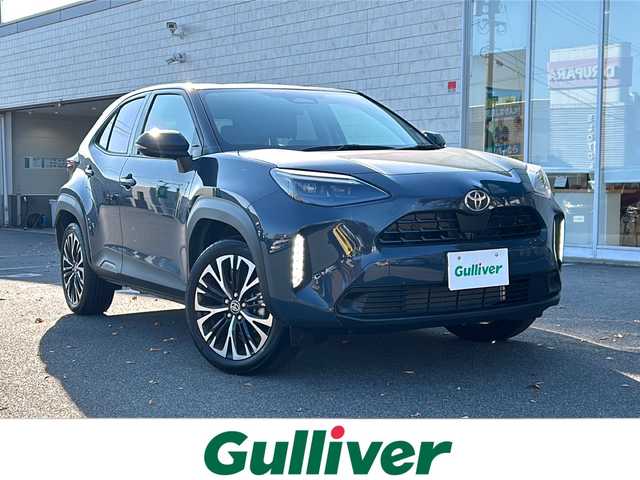 トヨタ ヤリスクロス ハイブリッド Z 鳥取県 2024(令6)年 1万km マッシブグレー Toyota Safety Sense/セーフティ・サポートカーS〈ワイド〉/プリクラッシュセーフティ（歩行者［昼夜］・自転車運転者［昼　夜］・自動二輪車［昼］検知機能付衝突回避支援タイプ／ミリ波レーダー＋単眼カメラ方式）/レーダークルーズコントロール（全車速追従機能付)/パノラミックビューモニター/Toyota純正ナビ/フルセグテレビ/AM/FM、CD/DVD/Bluetooth、iPod/ドアバイザー/プッシュスタート/ETC/ワンオーナー/スタッドレスタイヤ４本付き