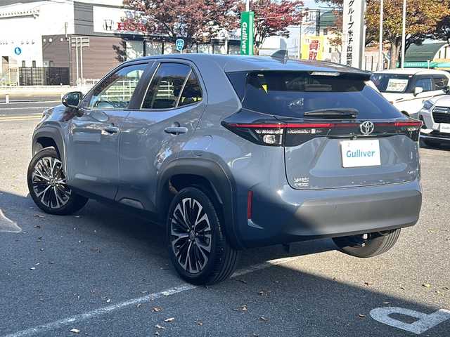 トヨタ ヤリスクロス ハイブリッド Z 鳥取県 2024(令6)年 1万km マッシブグレー Toyota Safety Sense/セーフティ・サポートカーS〈ワイド〉/プリクラッシュセーフティ（歩行者［昼夜］・自転車運転者［昼　夜］・自動二輪車［昼］検知機能付衝突回避支援タイプ／ミリ波レーダー＋単眼カメラ方式）/レーダークルーズコントロール（全車速追従機能付)/パノラミックビューモニター/Toyota純正ナビ/フルセグテレビ/AM/FM、CD/DVD/Bluetooth、iPod/ドアバイザー/プッシュスタート/ETC/ワンオーナー/スタッドレスタイヤ４本付き