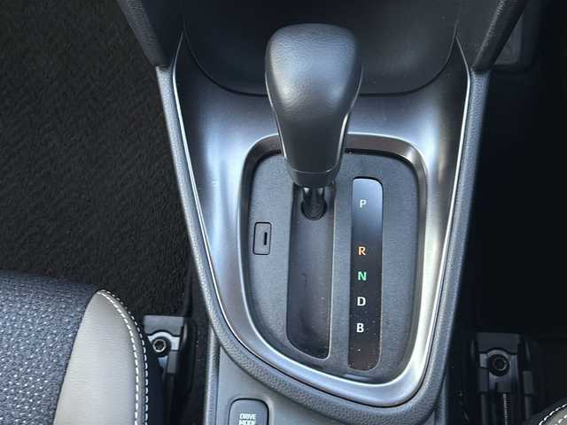 トヨタ ヤリスクロス ハイブリッド Z 鳥取県 2024(令6)年 1万km マッシブグレー Toyota Safety Sense/セーフティ・サポートカーS〈ワイド〉/プリクラッシュセーフティ（歩行者［昼夜］・自転車運転者［昼　夜］・自動二輪車［昼］検知機能付衝突回避支援タイプ／ミリ波レーダー＋単眼カメラ方式）/レーダークルーズコントロール（全車速追従機能付)/パノラミックビューモニター/Toyota純正ナビ/フルセグテレビ/AM/FM、CD/DVD/Bluetooth、iPod/ドアバイザー/プッシュスタート/ETC/ワンオーナー/スタッドレスタイヤ４本付き