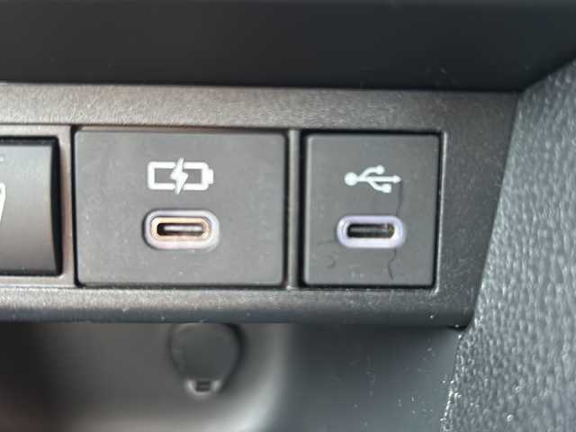 トヨタ ヤリスクロス ハイブリッド Z 鳥取県 2024(令6)年 1万km マッシブグレー Toyota Safety Sense/セーフティ・サポートカーS〈ワイド〉/プリクラッシュセーフティ（歩行者［昼夜］・自転車運転者［昼　夜］・自動二輪車［昼］検知機能付衝突回避支援タイプ／ミリ波レーダー＋単眼カメラ方式）/レーダークルーズコントロール（全車速追従機能付)/パノラミックビューモニター/Toyota純正ナビ/フルセグテレビ/AM/FM、CD/DVD/Bluetooth、iPod/ドアバイザー/プッシュスタート/ETC/ワンオーナー/スタッドレスタイヤ４本付き