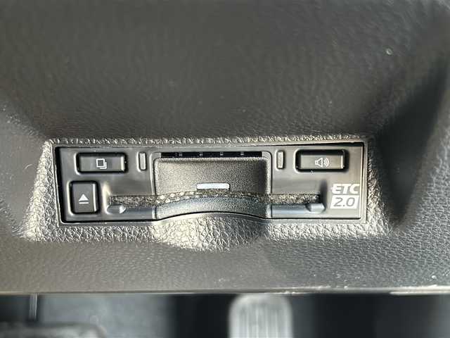 トヨタ ヤリスクロス ハイブリッド Z 鳥取県 2024(令6)年 1万km マッシブグレー Toyota Safety Sense/セーフティ・サポートカーS〈ワイド〉/プリクラッシュセーフティ（歩行者［昼夜］・自転車運転者［昼　夜］・自動二輪車［昼］検知機能付衝突回避支援タイプ／ミリ波レーダー＋単眼カメラ方式）/レーダークルーズコントロール（全車速追従機能付)/パノラミックビューモニター/Toyota純正ナビ/フルセグテレビ/AM/FM、CD/DVD/Bluetooth、iPod/ドアバイザー/プッシュスタート/ETC/ワンオーナー/スタッドレスタイヤ４本付き