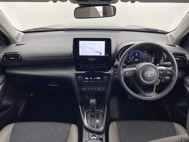 トヨタ ヤリスクロス ハイブリッド Z 秋田県 2024(令6)年 1万km マッシブグレー 4WD/セーフティセンス　/純正メモリナビ　/　　BT/フルセグTV/パノラミックビューモニター　/レーダークルーズコントロール　/LEDオートライト　/オートマチックハイビーム　/ハーフレザーシート　/前席シートヒーター　/純正18インチアルミホイール　/ステアリングヒーター/ステアリングスイッチ/ダウンヒルアシストコントロール/nanoeエアコン/スマートキー/ビルトインETC2.0