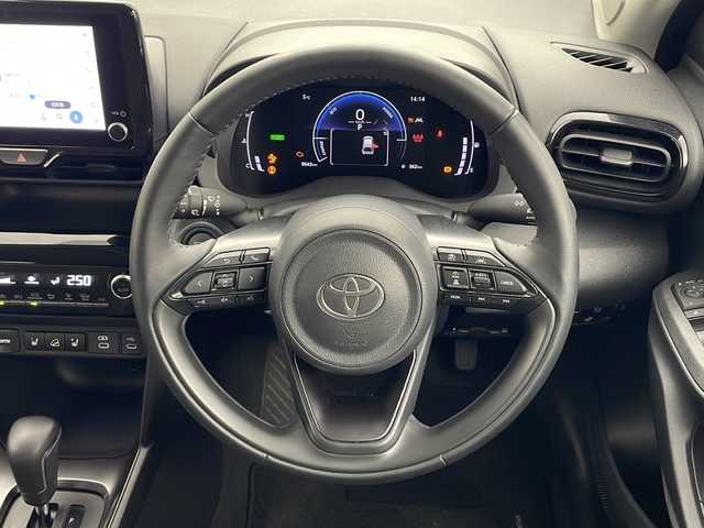 トヨタ ヤリスクロス ハイブリッド Z 秋田県 2024(令6)年 1万km マッシブグレー 4WD/セーフティセンス　/純正メモリナビ　/　　BT/フルセグTV/パノラミックビューモニター　/レーダークルーズコントロール　/LEDオートライト　/オートマチックハイビーム　/ハーフレザーシート　/前席シートヒーター　/純正18インチアルミホイール　/ステアリングヒーター/ステアリングスイッチ/ダウンヒルアシストコントロール/nanoeエアコン/スマートキー/ビルトインETC2.0