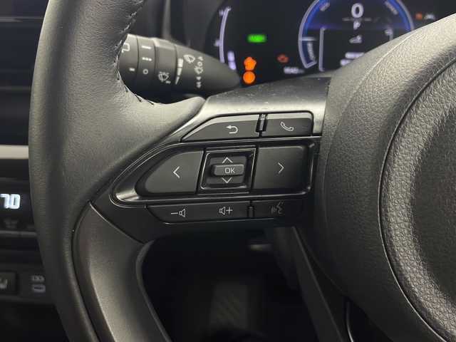 トヨタ ヤリスクロス ハイブリッド Z 秋田県 2024(令6)年 1万km マッシブグレー 4WD/セーフティセンス　/純正メモリナビ　/　　BT/フルセグTV/パノラミックビューモニター　/レーダークルーズコントロール　/LEDオートライト　/オートマチックハイビーム　/ハーフレザーシート　/前席シートヒーター　/純正18インチアルミホイール　/ステアリングヒーター/ステアリングスイッチ/ダウンヒルアシストコントロール/nanoeエアコン/スマートキー/ビルトインETC2.0