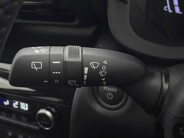 トヨタ ヤリスクロス ハイブリッド Z 秋田県 2024(令6)年 1万km マッシブグレー 4WD/セーフティセンス　/純正メモリナビ　/　　BT/フルセグTV/パノラミックビューモニター　/レーダークルーズコントロール　/LEDオートライト　/オートマチックハイビーム　/ハーフレザーシート　/前席シートヒーター　/純正18インチアルミホイール　/ステアリングヒーター/ステアリングスイッチ/ダウンヒルアシストコントロール/nanoeエアコン/スマートキー/ビルトインETC2.0