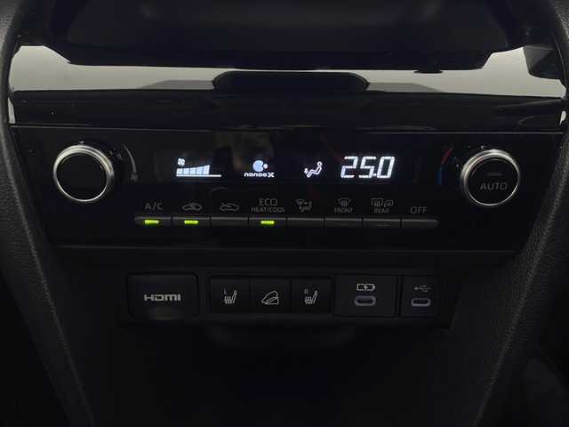 トヨタ ヤリスクロス ハイブリッド Z 秋田県 2024(令6)年 1万km マッシブグレー 4WD/セーフティセンス　/純正メモリナビ　/　　BT/フルセグTV/パノラミックビューモニター　/レーダークルーズコントロール　/LEDオートライト　/オートマチックハイビーム　/ハーフレザーシート　/前席シートヒーター　/純正18インチアルミホイール　/ステアリングヒーター/ステアリングスイッチ/ダウンヒルアシストコントロール/nanoeエアコン/スマートキー/ビルトインETC2.0